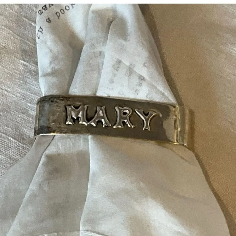 Stunning vintage sterling silver napkin ring; name Mary embossed must see